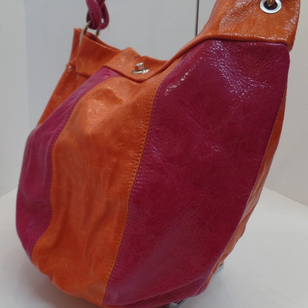 MAURIZIO TAIUTI Made in Italy Bright Pink & Orange Patent Leather Bucket Bag - Picture 4 of 16